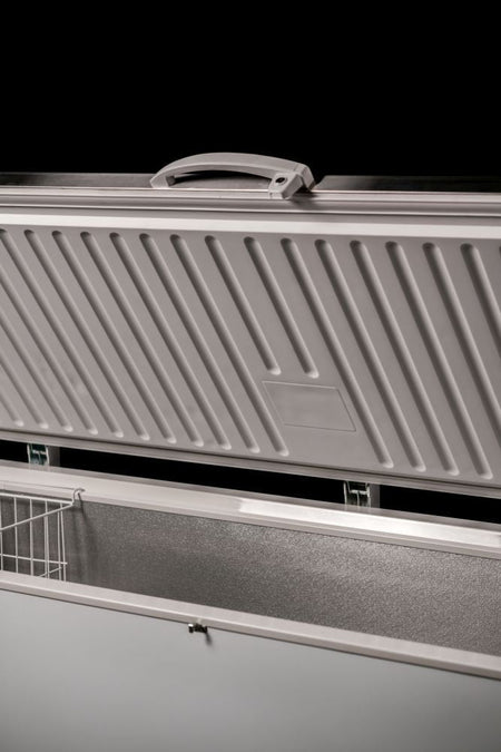 Atosa BD-650 chest freezer — interior view with baskets removed